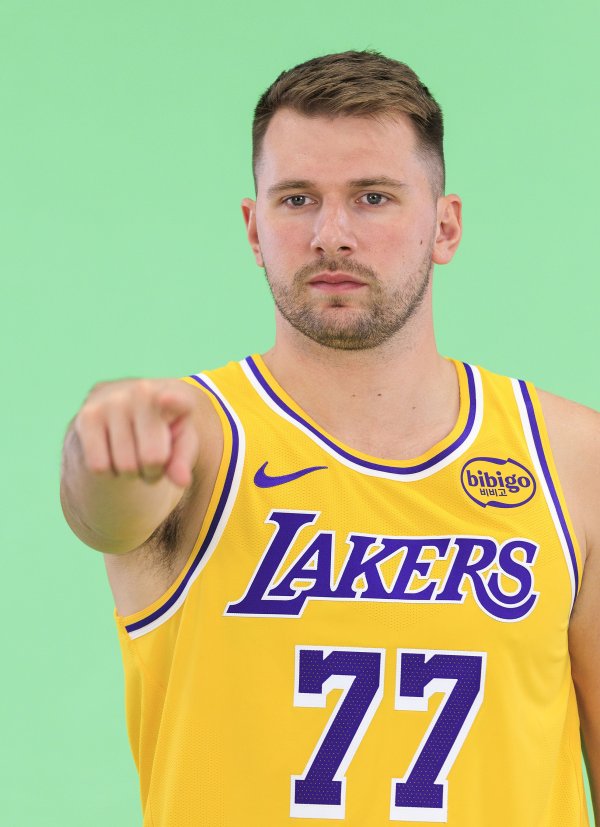 Doanh số bán áo đấu của Doncic đứng đầu danh sách NBA 2025, phá vỡ chuỗi 11 năm thống trị của Janku